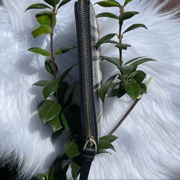 NWT Coach corner zip wristlet with garden plaid print - Picture 8 of 8